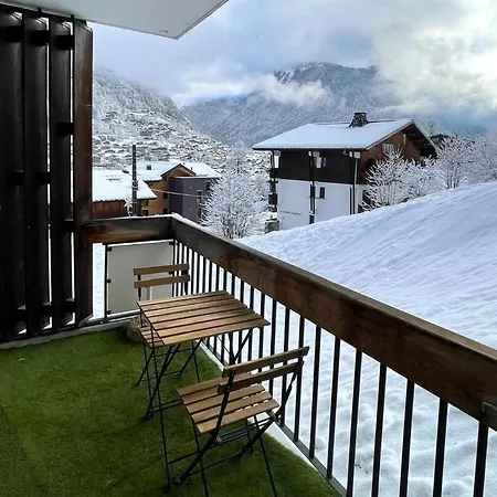 A La Montagne Apartment *